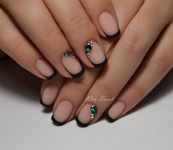 Những ý tưởng nail dành cho cô dâu trong ngày cưới 9 Đính đá xanh